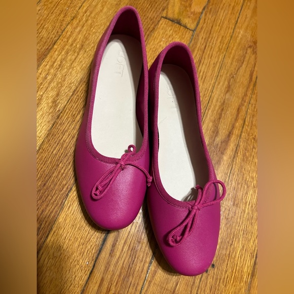 LOFT Womens Ballet Flat Size 8 Fussia Pink Leather Bow Slip On Ballet Shoe Comfy - Picture 1 of 8